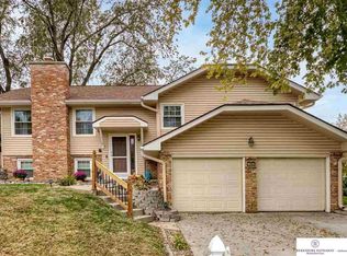 1402 Beechwood Cir, Papillion, NE 68133