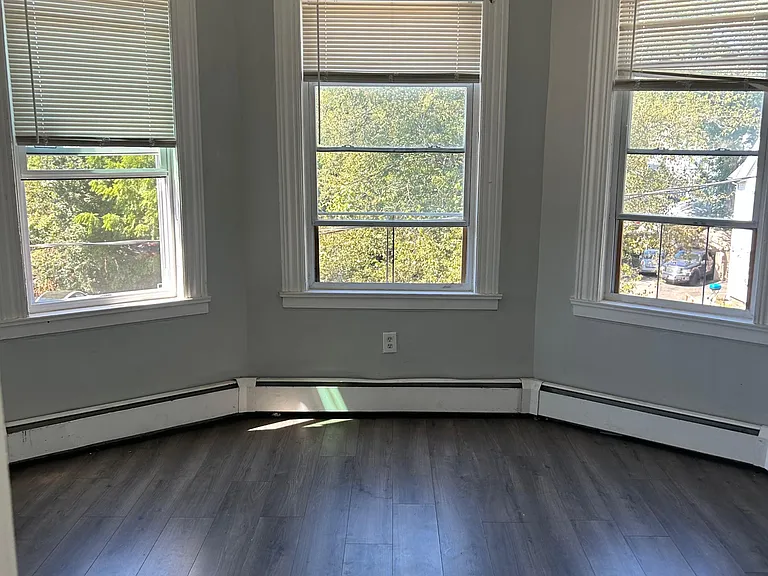 18 S Whitney St #2N — Photo 9