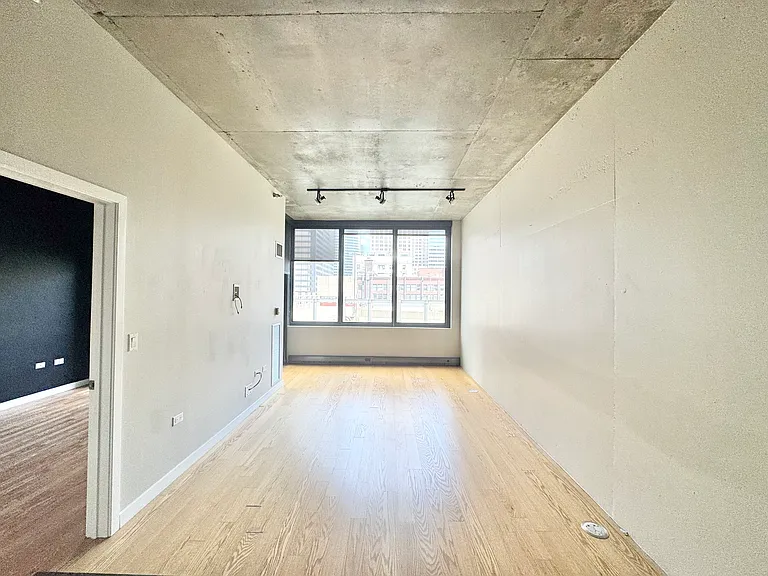 235 W Van Buren St #1616 — Photo 3