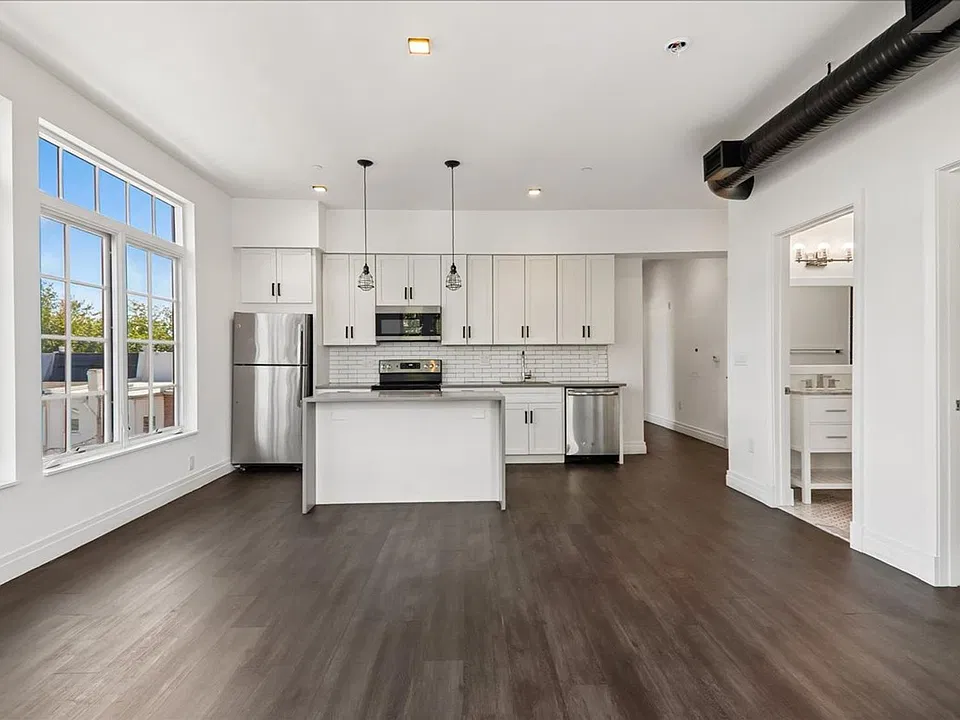 3225 Georgia Ave NW