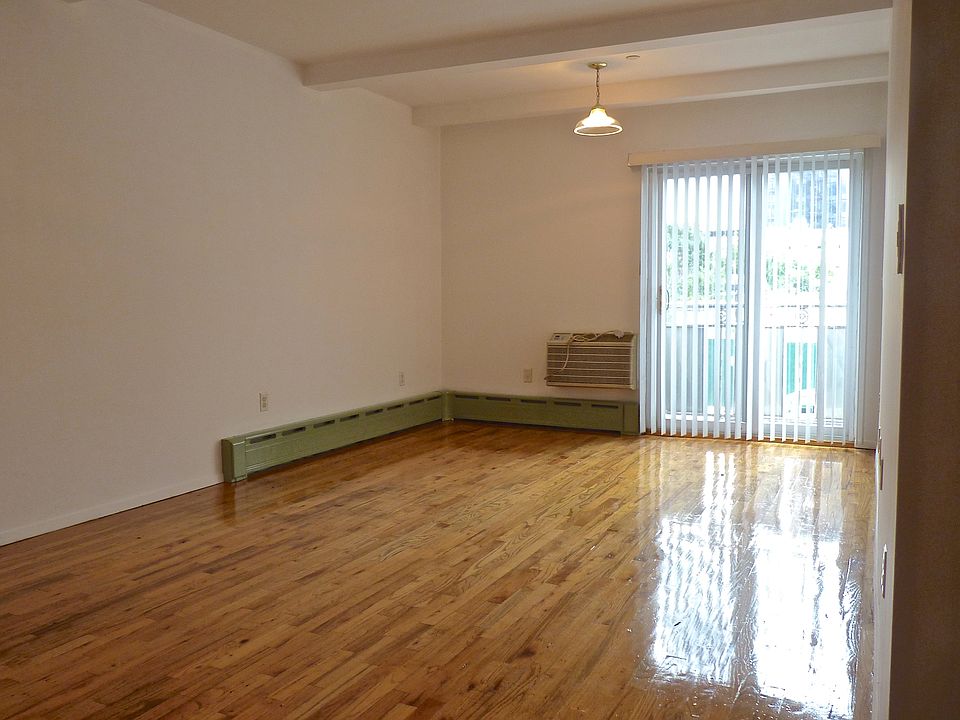 2nd image of 440 Graham Ave
