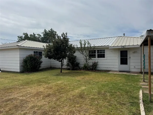 701 NE 3rd St, Knox City, TX 79529