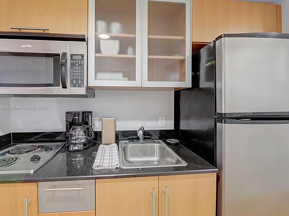 4th image of 1750 N Bayshore Dr APT 2307