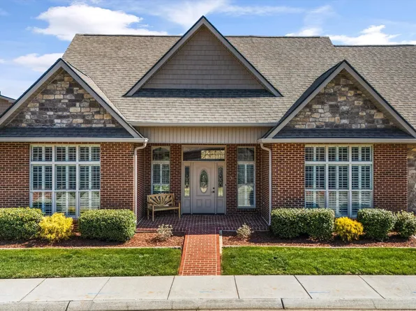 430 Savannah Village Dr, Maryville, TN 37803