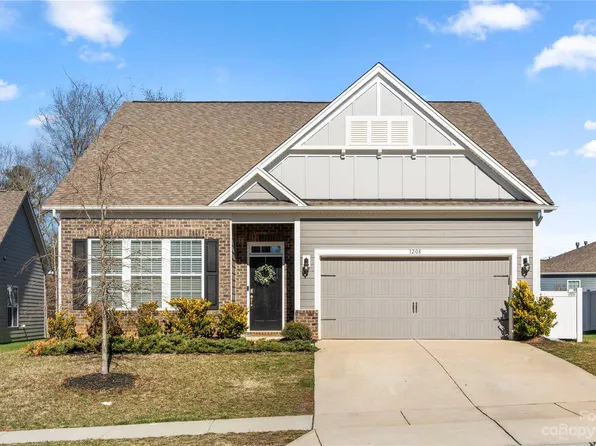 1208 Acosta Ct, Lake Wylie, SC 29710