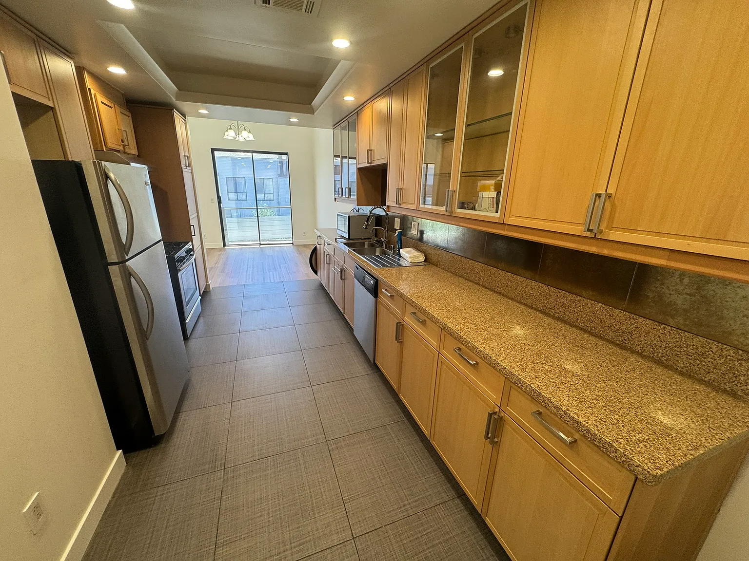 2 bed, 1633 sqft, $3,900 — Photo 4