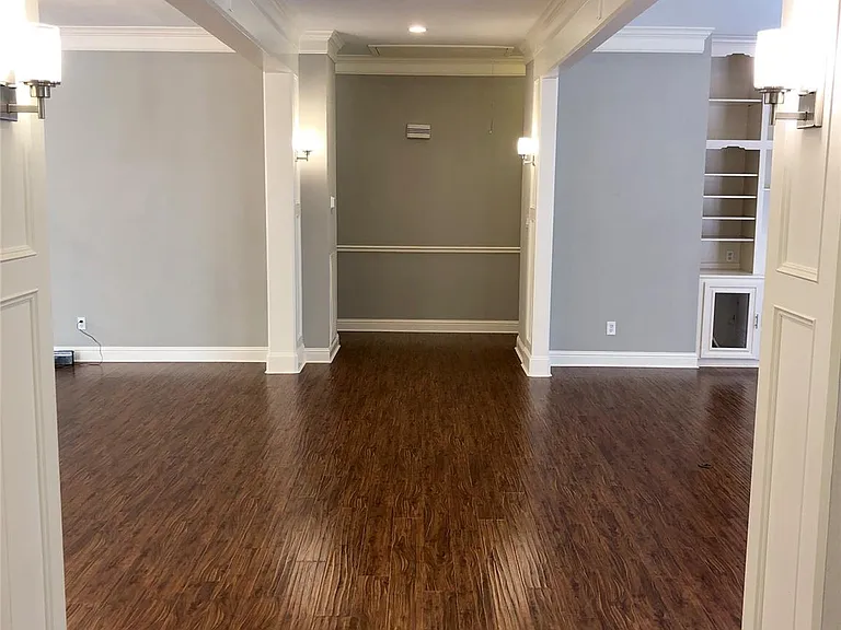 10310 Chevy Chase Dr — Photo 17