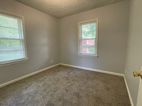 4th image of 2111 S Walnut Ln
