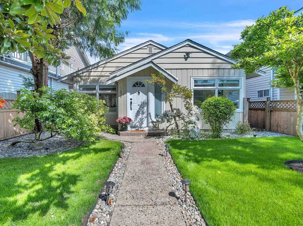 1698 Garden Ave, North Vancouver, BC V7P 3A7