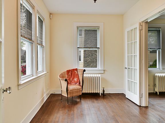 3rd image of 72 Myrtle Blvd