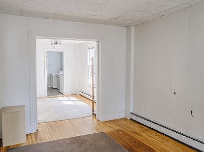 2nd image of 2224 Capouse Ave Floor 1