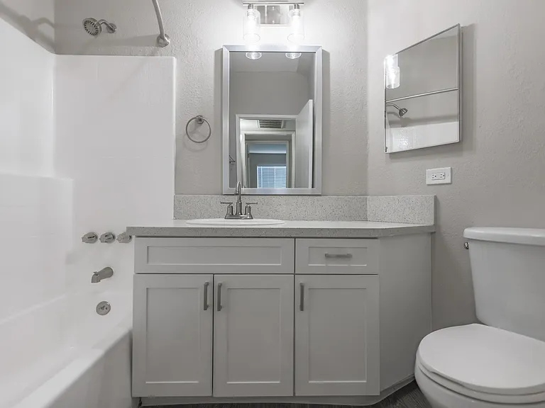 7918 Reseda Blvd — Photo 30