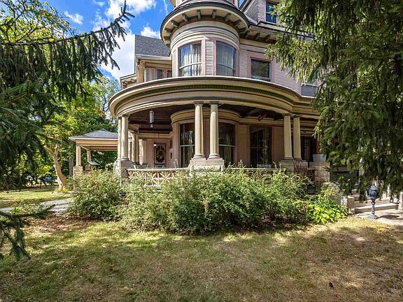 2nd image of 1102 College Ave