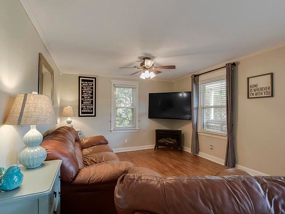 5th image of 820 Lakeview Dr
