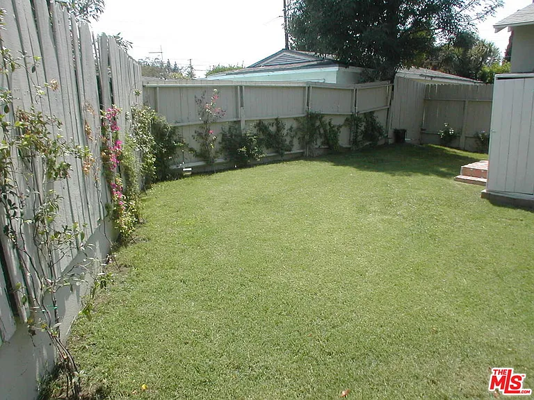 6040 Van Noord Ave — Photo 11