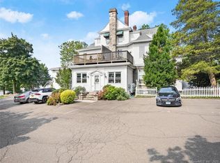 5 Hundley Ct APT 1B, Stamford, CT 06902
