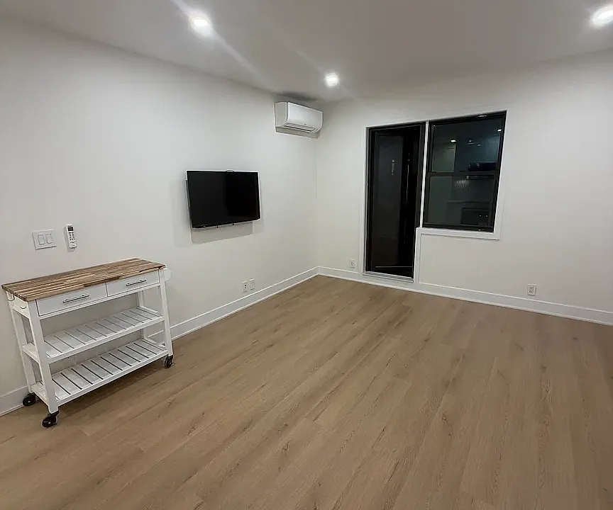28-01 33rd Ave #3R