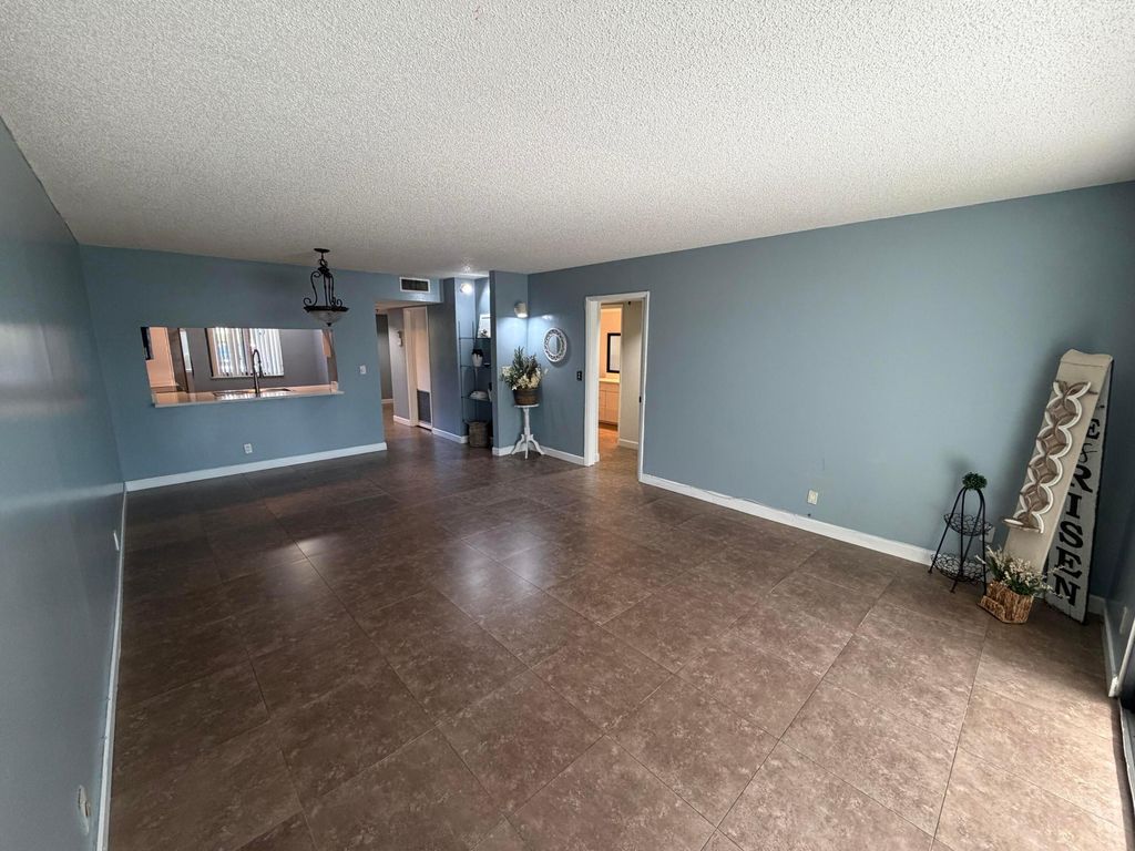 2202 S Cypress Bend Drive #101, photo 9