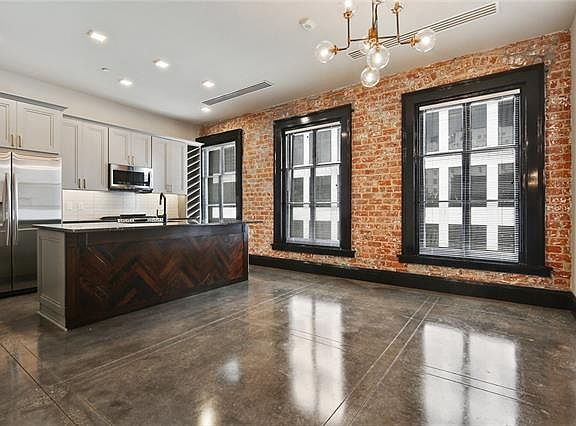4th image of 419 Carondelet St Ste 403