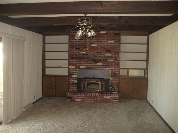 3rd image of 1105 N Taft St