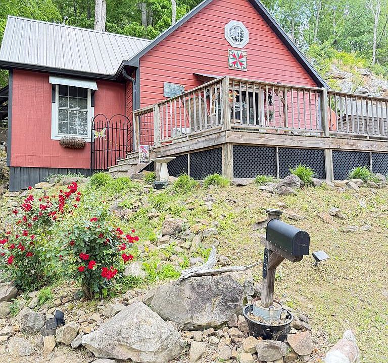 1st image of 247 Shady Cliff Rd