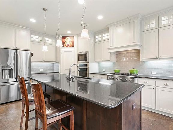 5th image of 249 Williamsburg Ln
