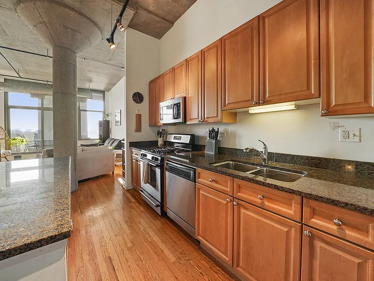 900 N Kingsbury St #800 — Photo 8