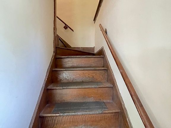 3rd image of 397 Partington Ave #397