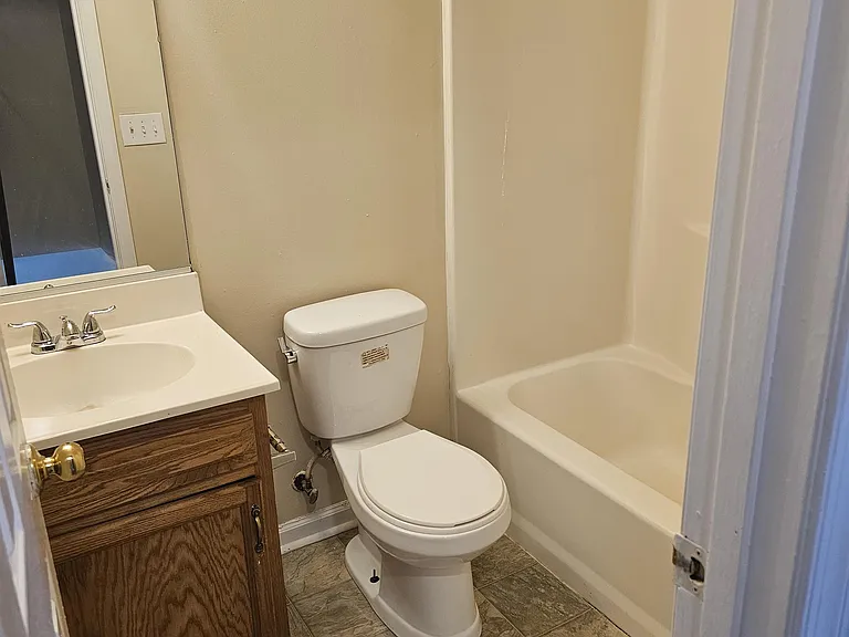 304 Emily Ln — Photo 4