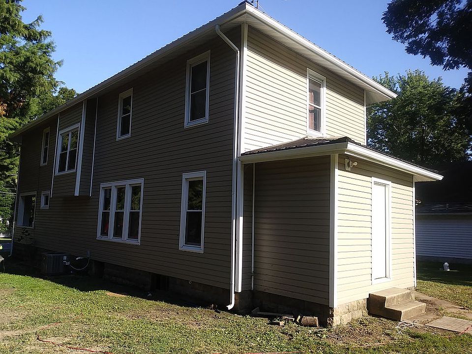 All new vinyl siding 