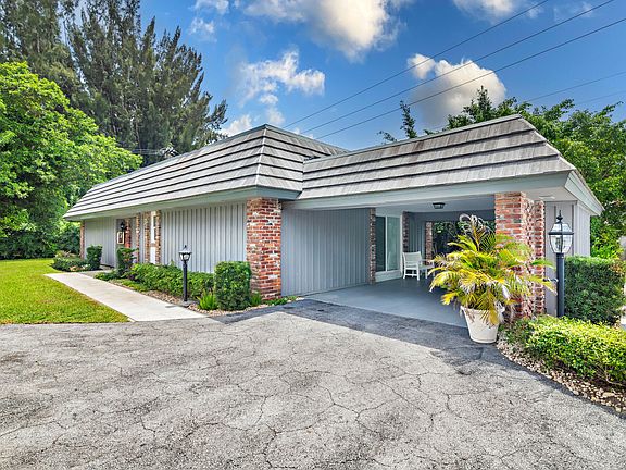 2nd image of 410 Pine Tree Court