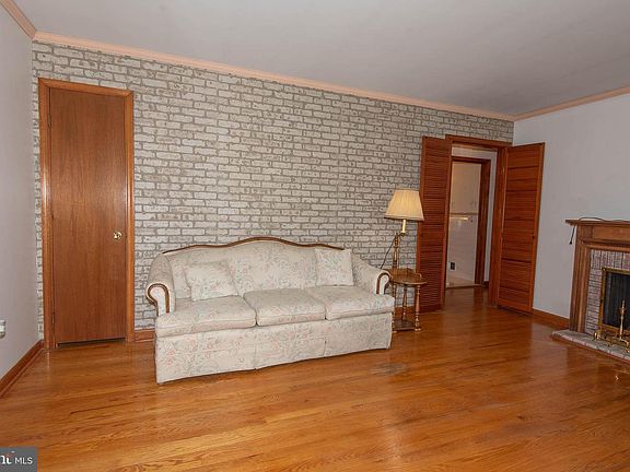 5th image of 17 Mapledale Ave