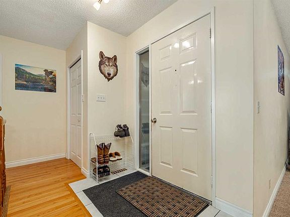 3rd image of 146 N Oxford Rd W