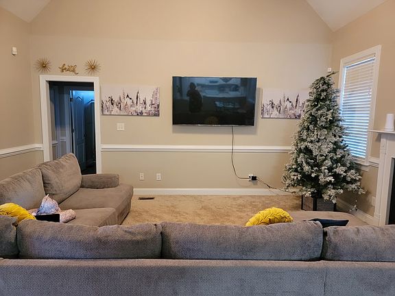 3rd image of 400 Heron Dr