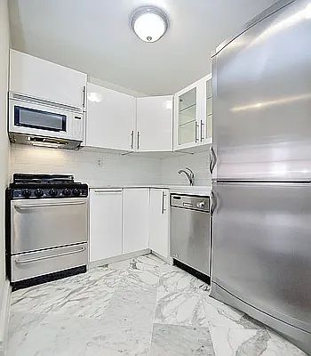 1st image of 322 W 14th St APT 5A