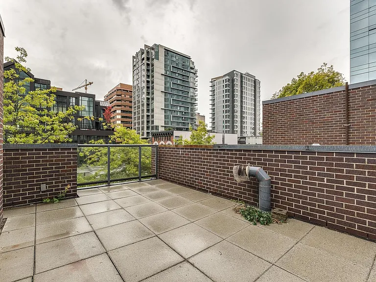 887 Helmcken St #TH — Photo 15