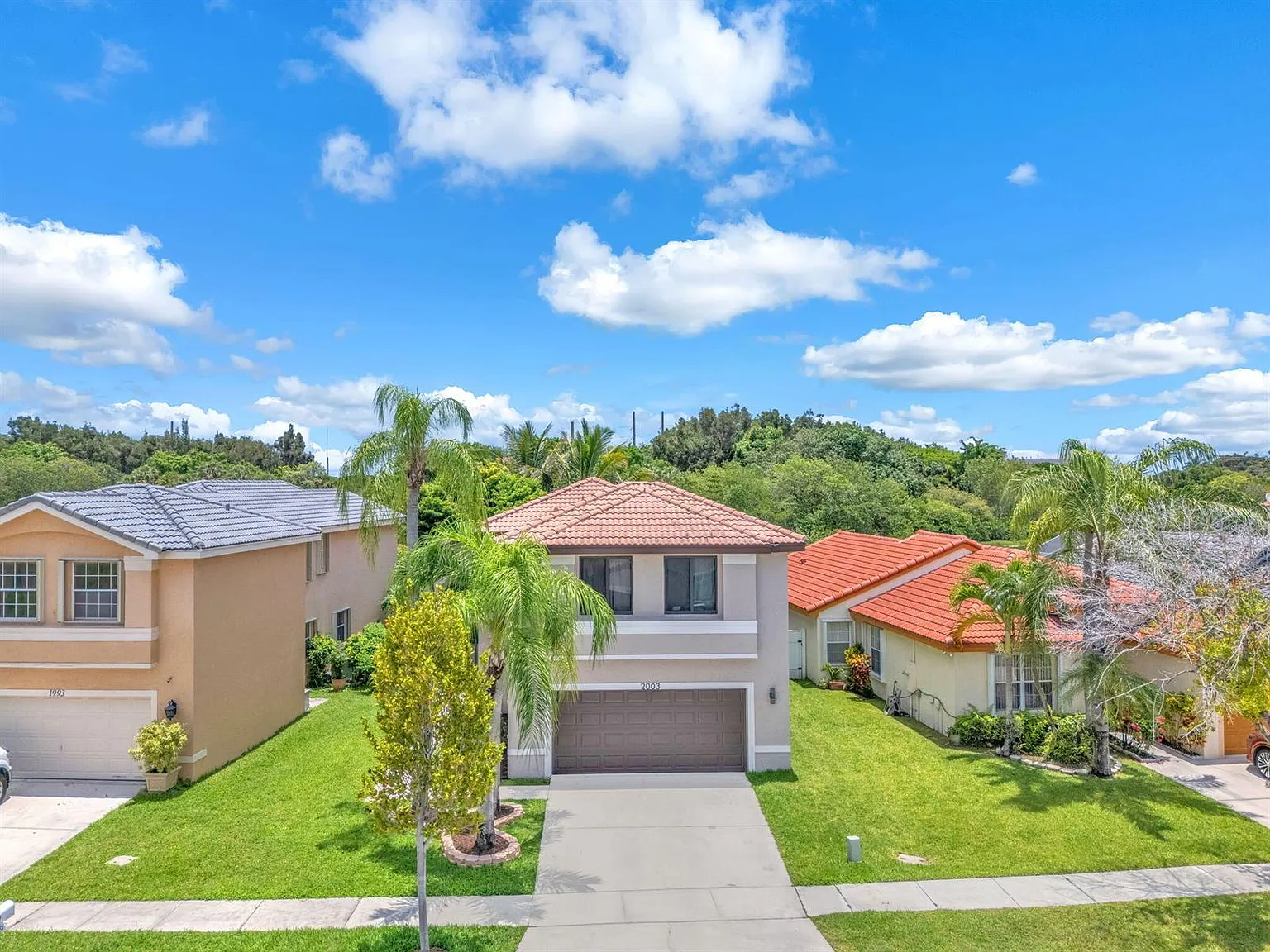 4 bed, 2347 sqft, $699,900 — Photo 2