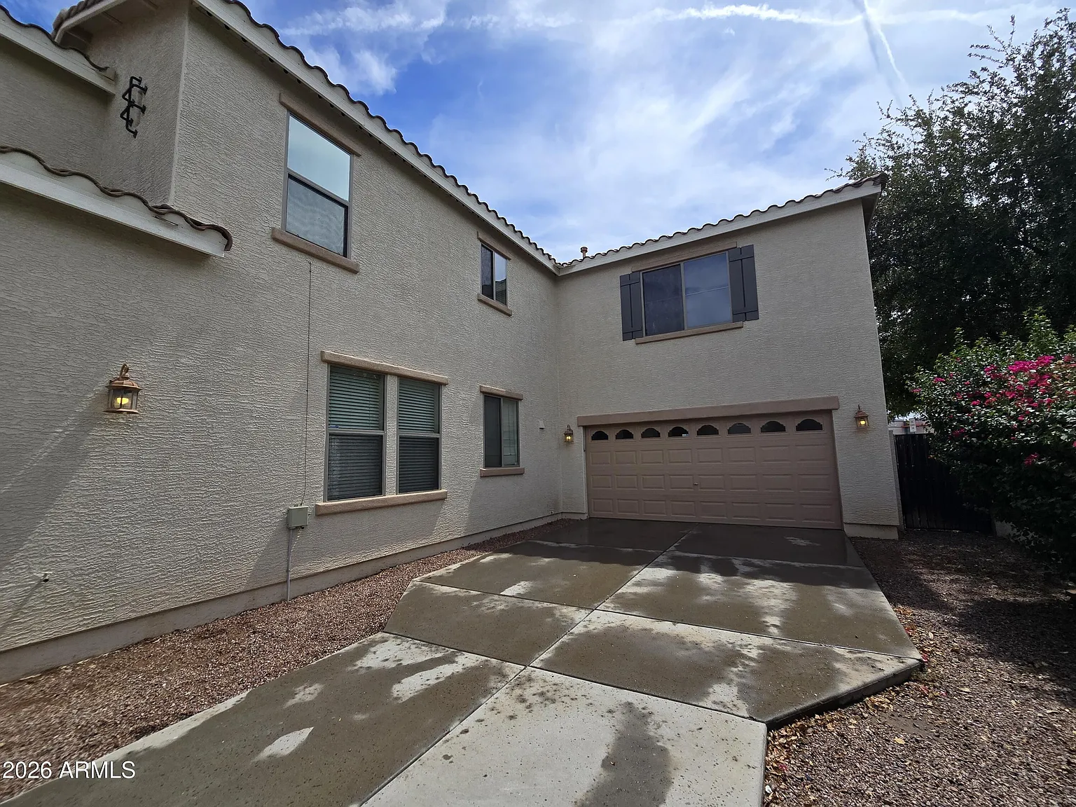 4 bed, 2.5 bath, 2356 sqft, $2,350 — Photo 2