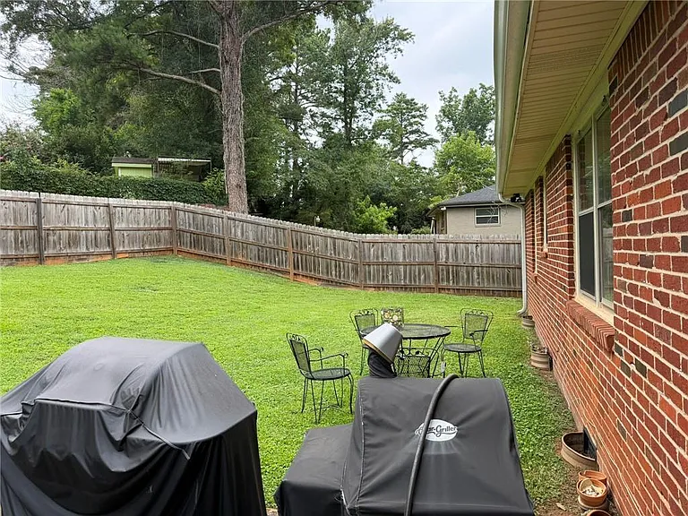 2465 Miriam Ln — Photo 21