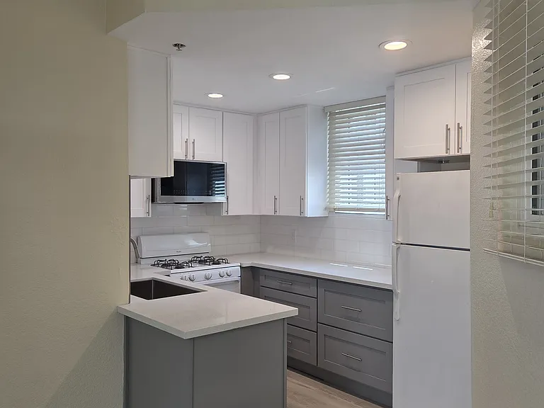 3745 Bagley Ave #203 — Photo 5