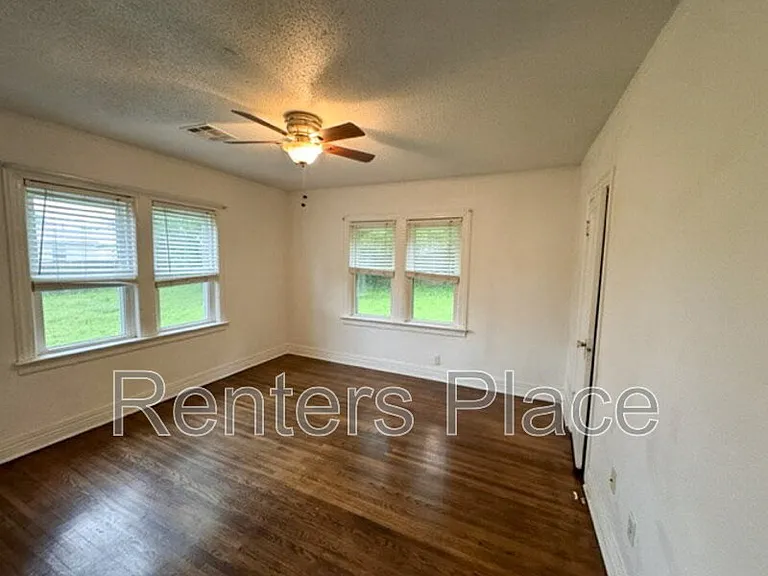 2233 N Denver Blvd — Photo 12