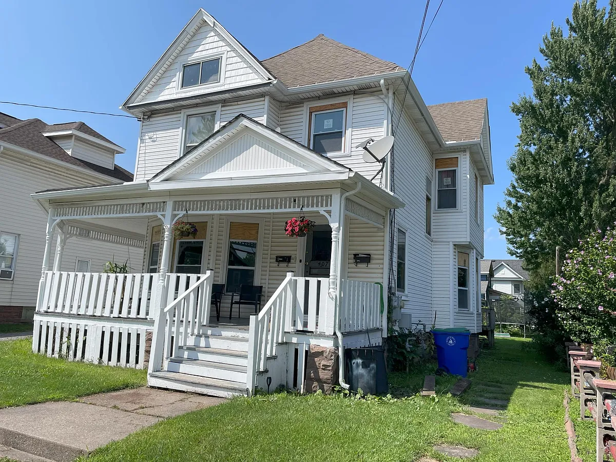 South East Side, front - 407 E Center St #1