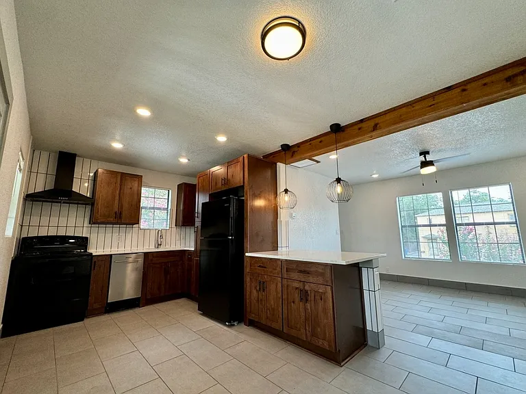 704 Fair Ave #2 — Photo 2