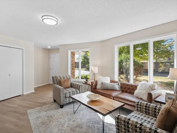 4581 Saddlewood Dr, Minnetonka, MN 55345