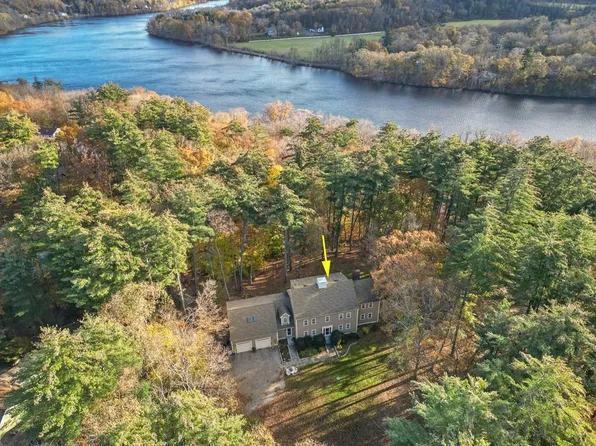 10 Valley St, Merrimac, MA 01860