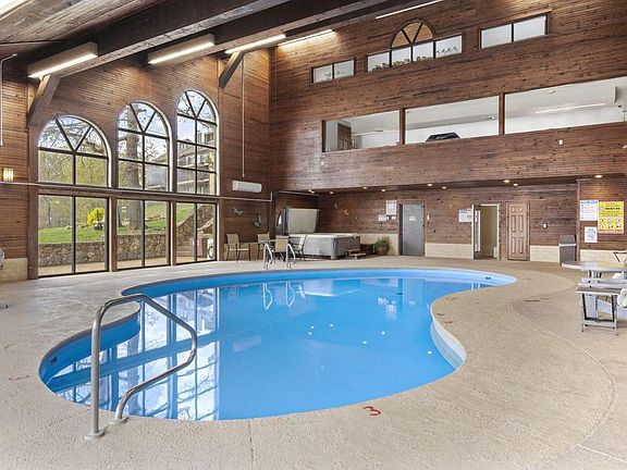 4th image of 348 Sunset Cove Unit 421