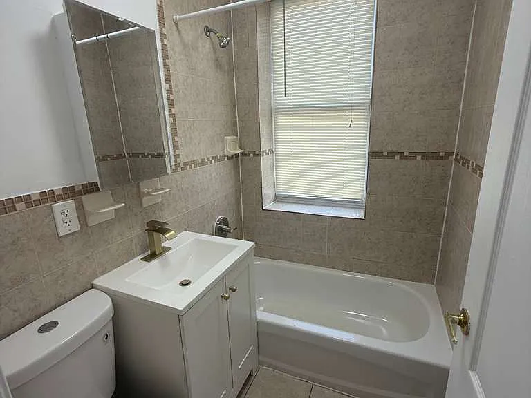 6611 Broadway #AA6 — Photo 8