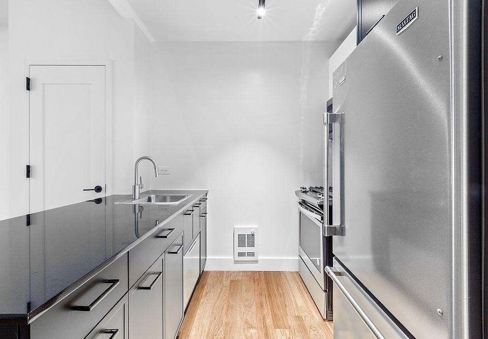 1st image of 67 Wall St APT 3O