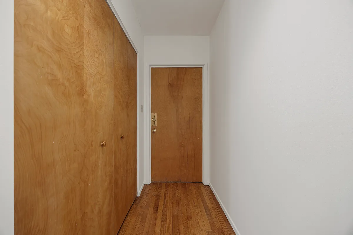 Building Photo - 6327 Howe St #3