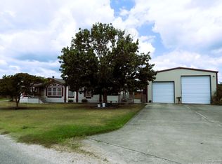 460 Faurie Rd, Lakehills, TX 78063